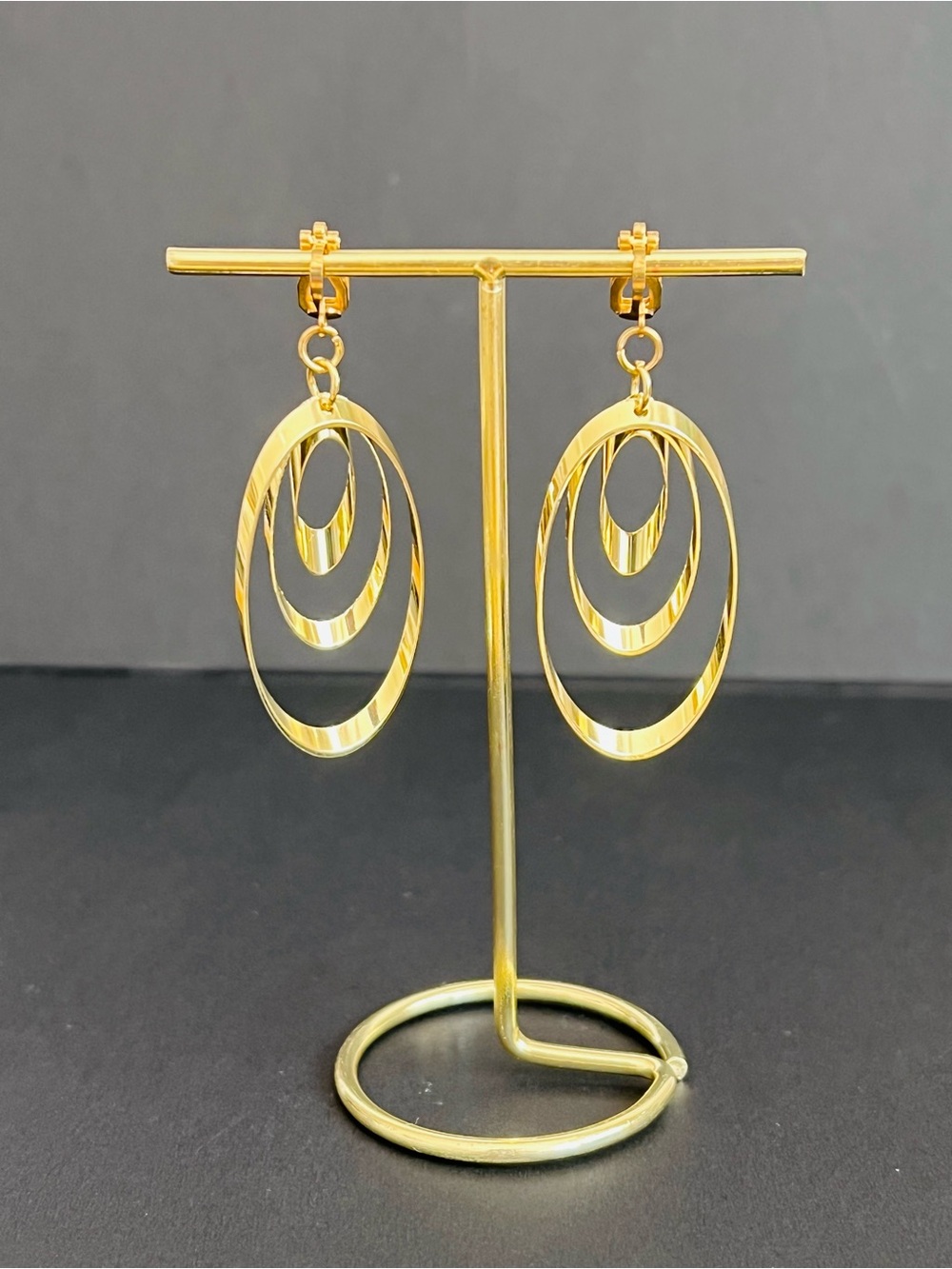 Retro Gold-Tone Layered Oval Hoop Clip-On Dangle Earrings
